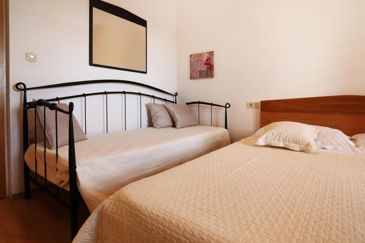 Apartmani Nila Sveta Nedelja  Room photo