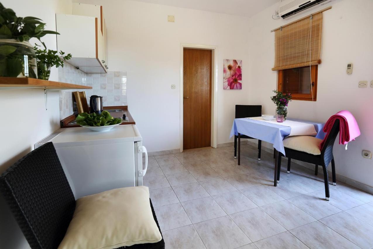 Apartmani Nila Sveta Nedelja  Room photo
